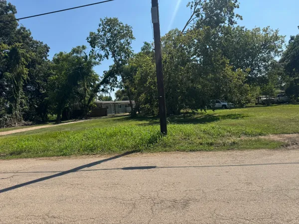 $19,900 | 915 West Milam Street, Wharton, TX 77488