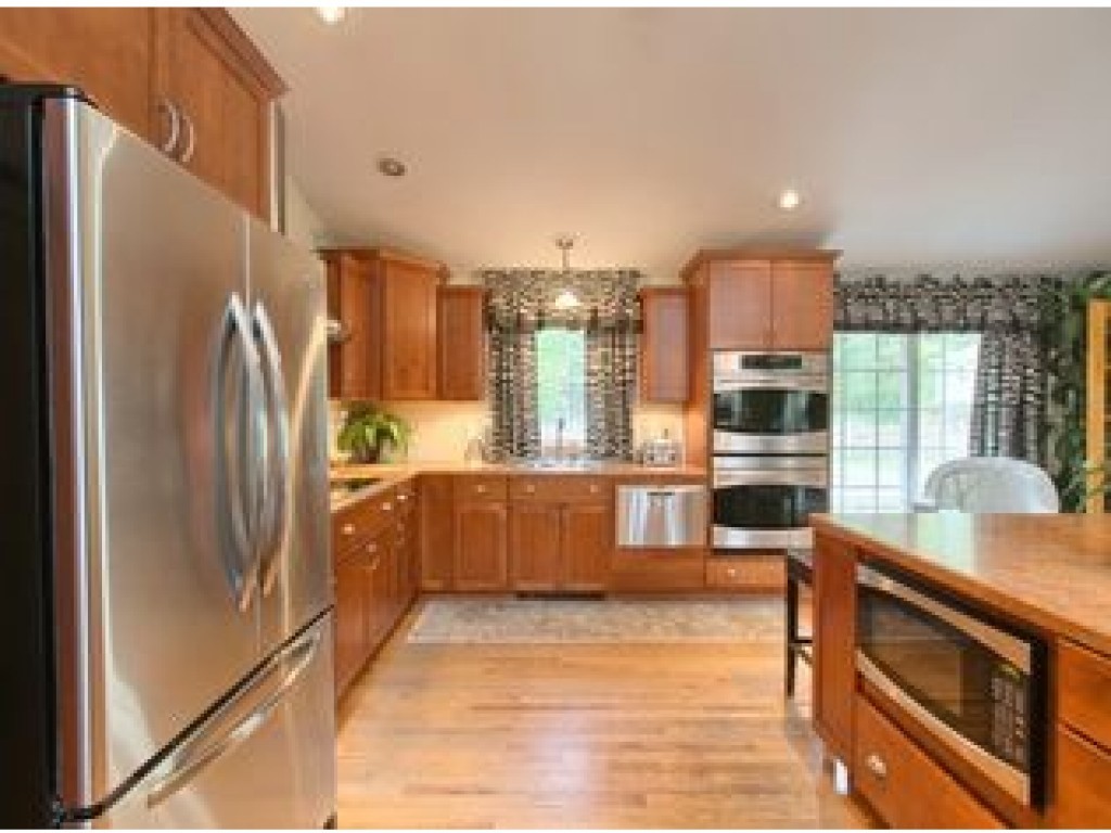 349 Mammoth Road Londonderry, NH 03053 - Photo 15 of 33 Gallery Image 15
