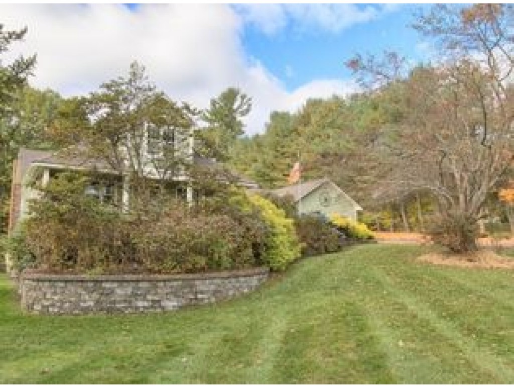 349 Mammoth Road Londonderry, NH 03053 - Photo 3 of 33 Gallery Image 3
