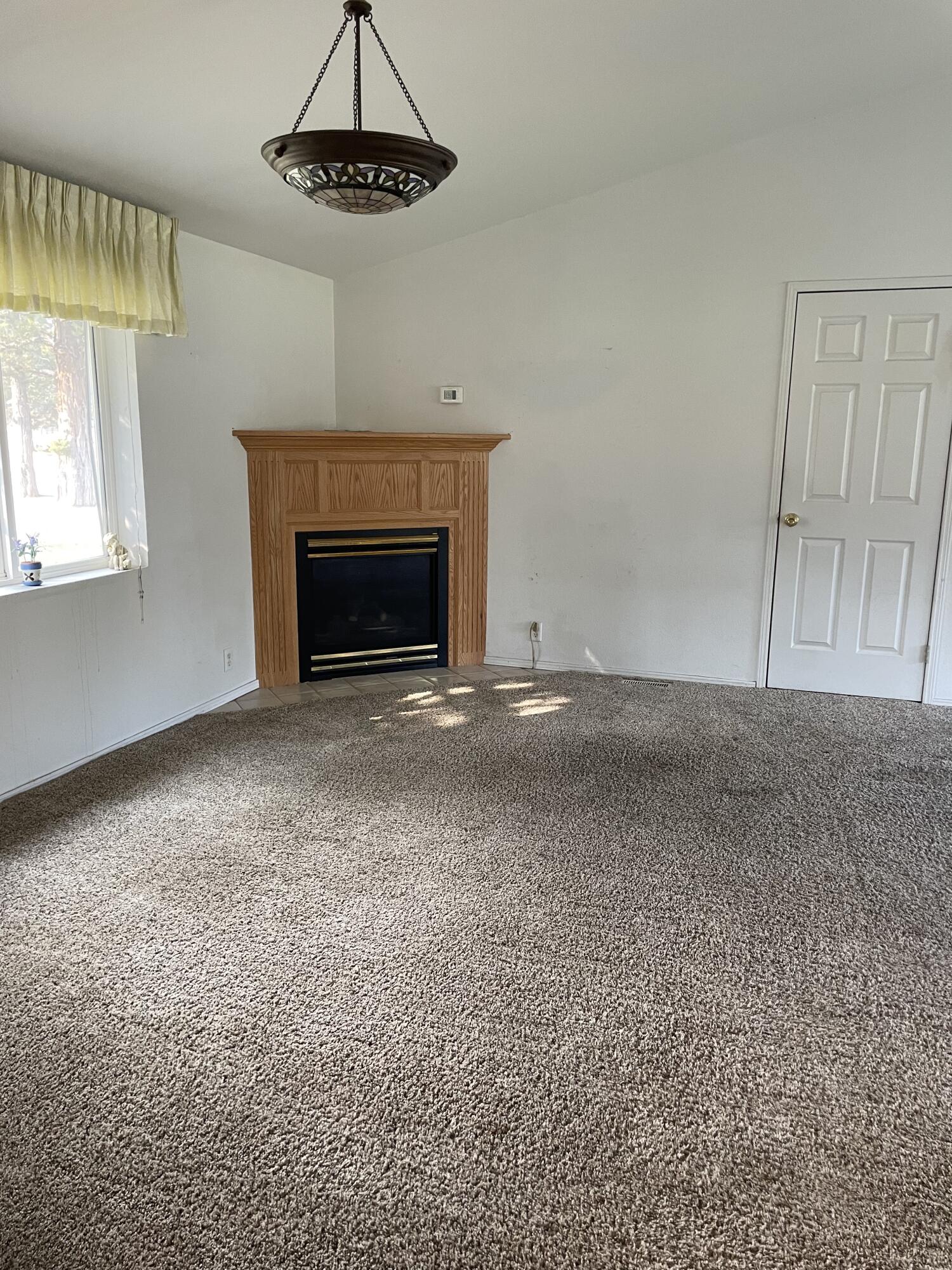 63565 Hughes Road Bend, OR 97701 - Photo 4 of 47 IMG_6737