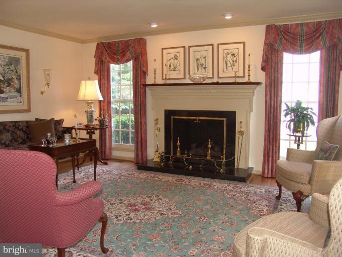 8323 Kings Ridge Court Springfield, VA 22153 - Photo 3 of 30 Living Room
