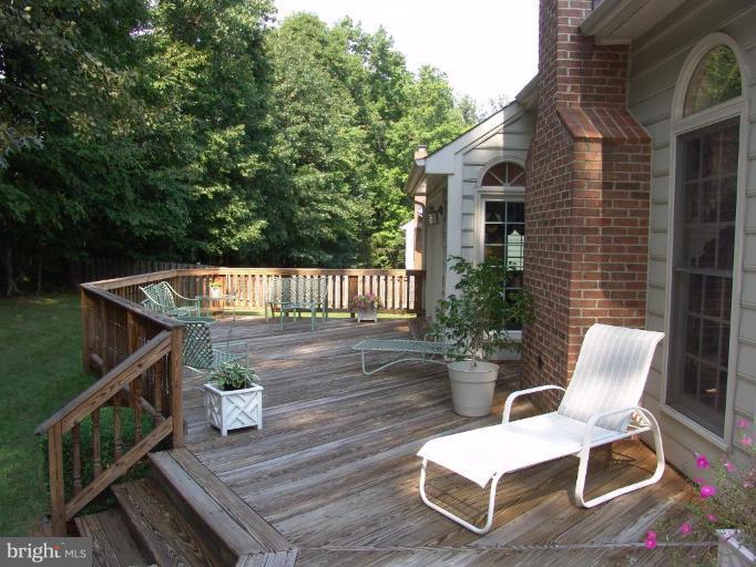 8323 Kings Ridge Court Springfield, VA 22153 - Photo 27 of 30 Deck
