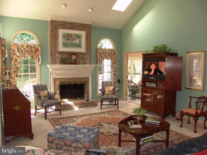 8323 Kings Ridge Court Springfield, VA 22153 - Photo 6 of 30 Family Room