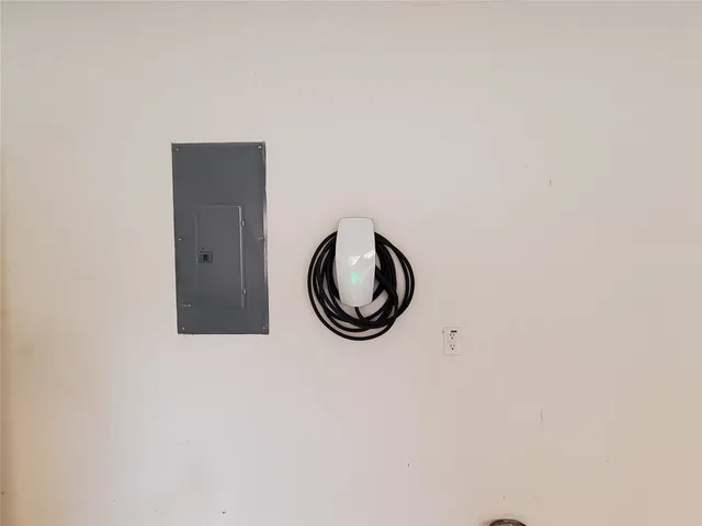 $2,800 | 7143 Laguna Villas, Houston, TX 77036