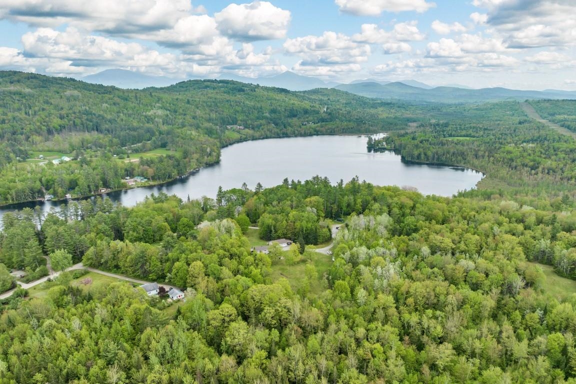 22 Holiday Acres Road Whitefield, NH 03598 - Photo 4 of 31