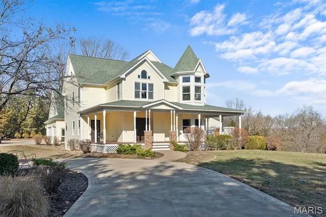 $860,000 | 330 Stonehenge Drive, Washington, MO 63090