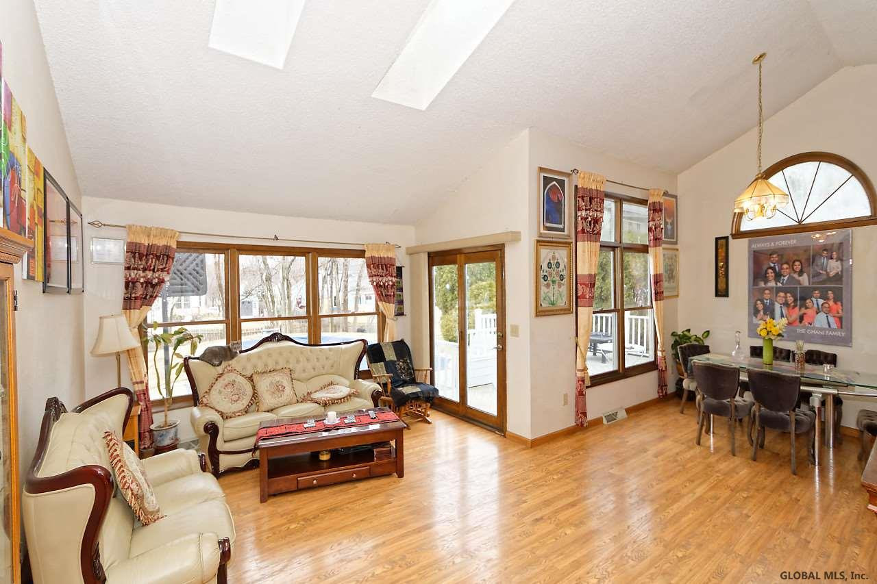 19 Rockefeller Boulevard Rensselaer, NY 12144 - Photo 3 of 31 Photo 3