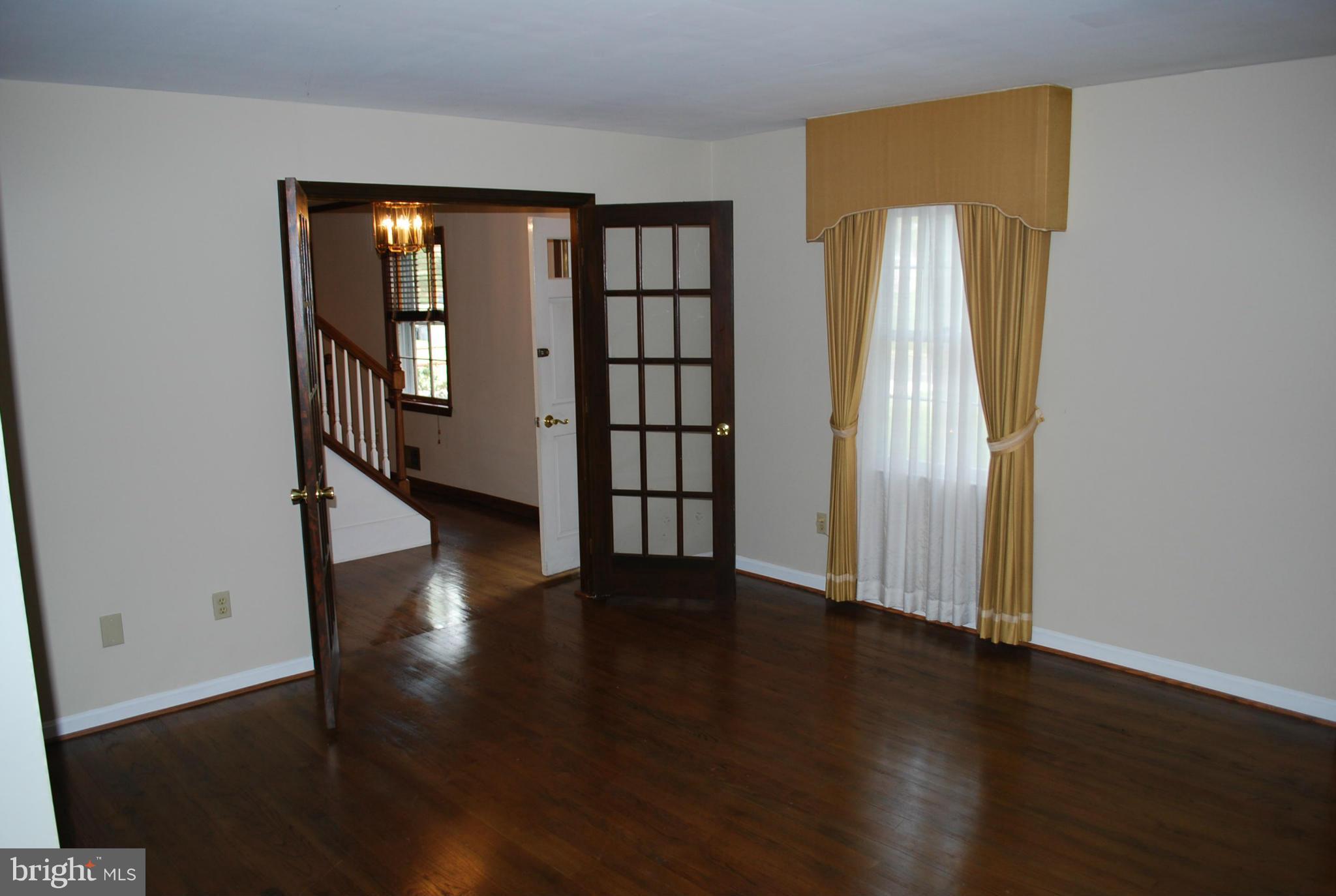 6907 Coolridge Road Temple Hills, MD 20748 - Photo 4 of 17 Living Room