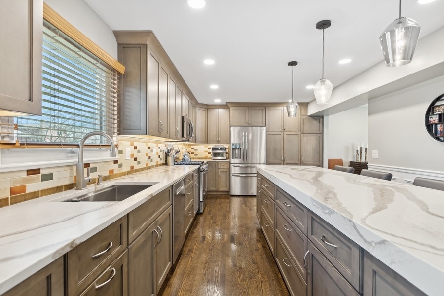 1023 Greenridge Road Buffalo Grove, IL 60089 - Photo 3 of 21 Gallery Image 3