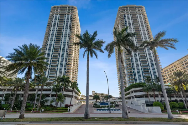 $5,500 | 4779 Collins Avenue, Unit 1706, Miami Beach, FL 33140