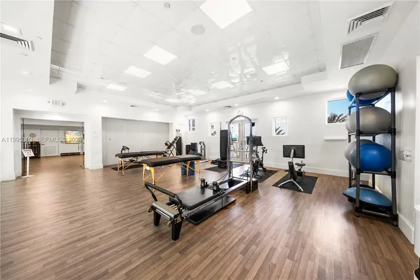 $5,500 | 4779 Collins Avenue, Unit 1706, Miami Beach, FL 33140