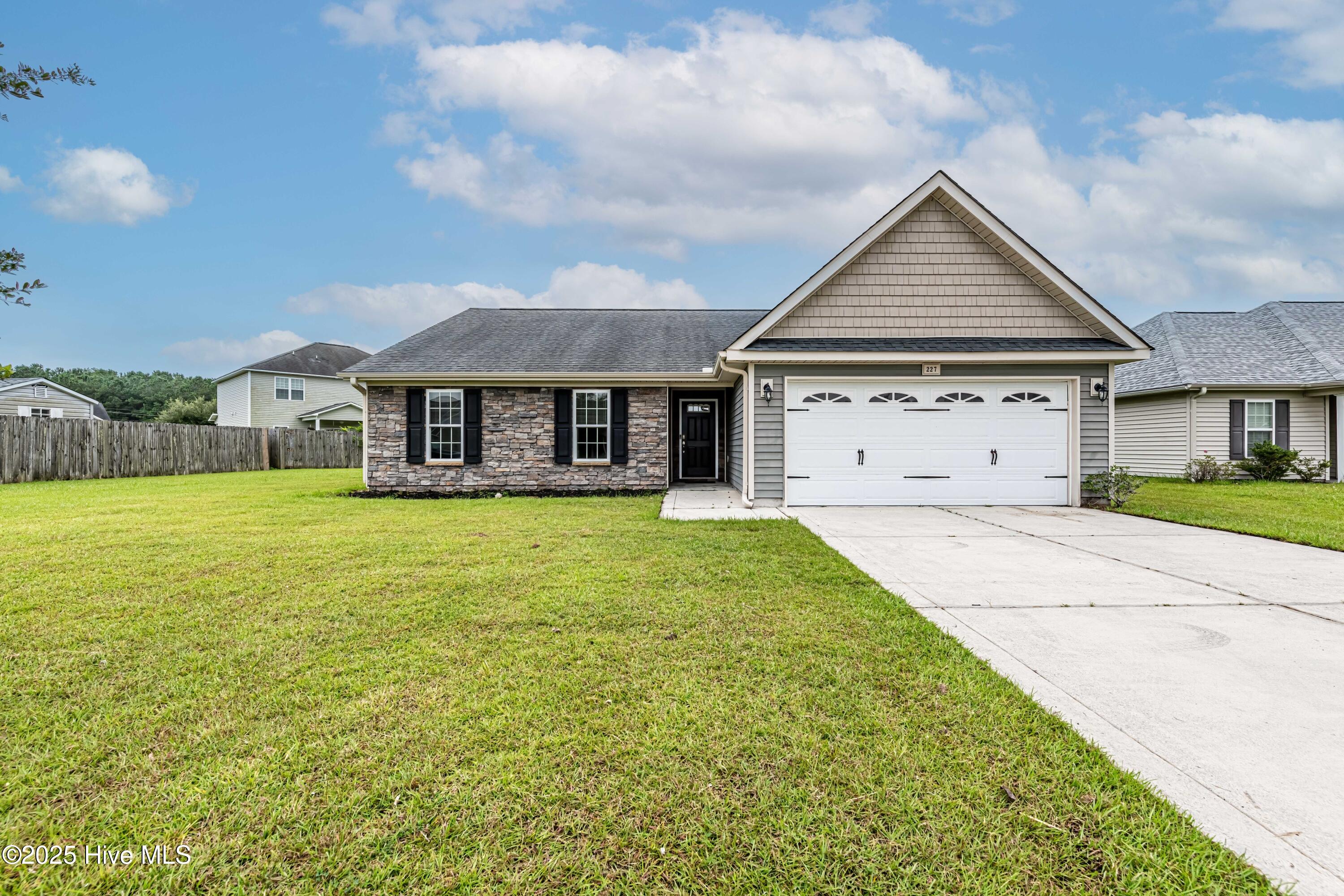 227 Merin Height Road Jacksonville, NC 28546 - Photo 2 of 45 RP (47 of 48)