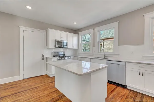 $2,900 | 22 Hubinger Street, Unit 2, New Haven, CT 06511