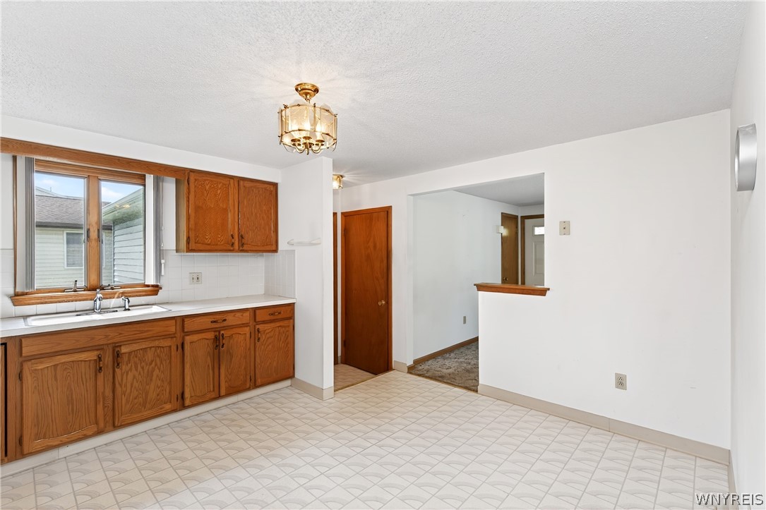144 Hillpine Road Cheektowaga, NY 14227 - Photo 8 of 33