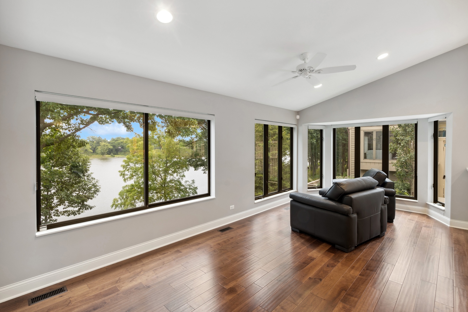 605 Shoreline Road Lake Barrington, IL 60010 - Photo 17 of 43 Gallery Image 17