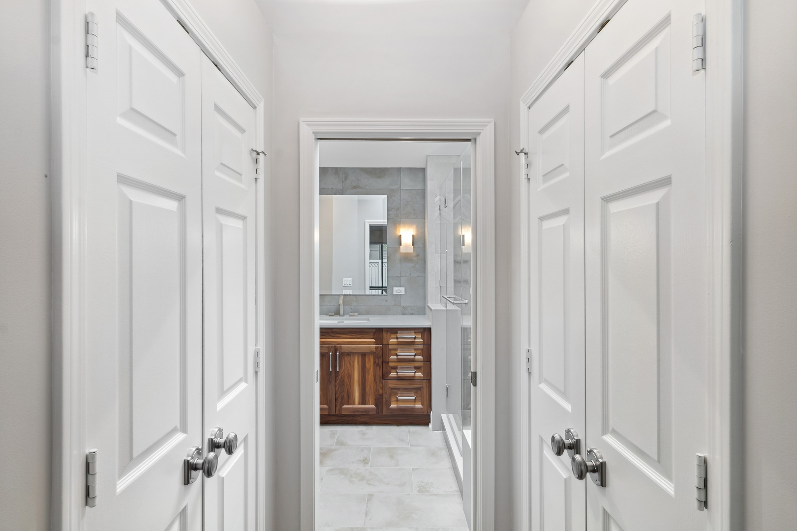605 Shoreline Road Lake Barrington, IL 60010 - Photo 21 of 43 Gallery Image 21