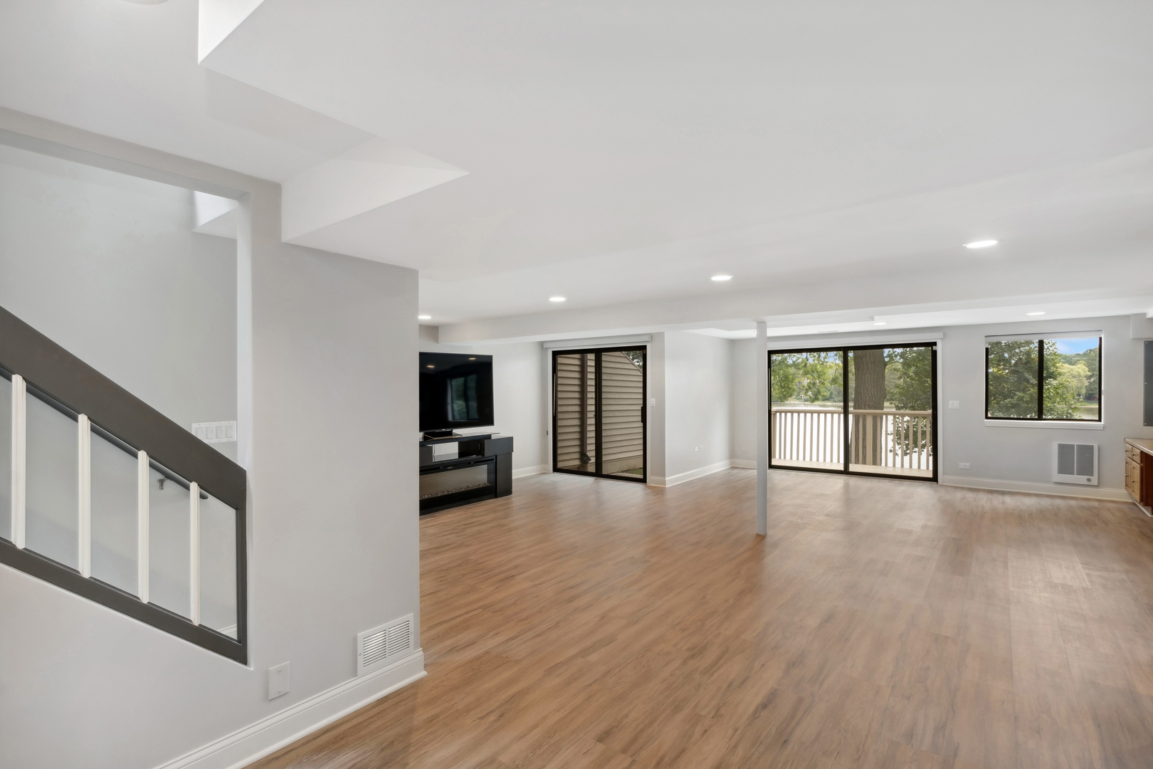 605 Shoreline Road Lake Barrington, IL 60010 - Photo 28 of 43 Gallery Image 28
