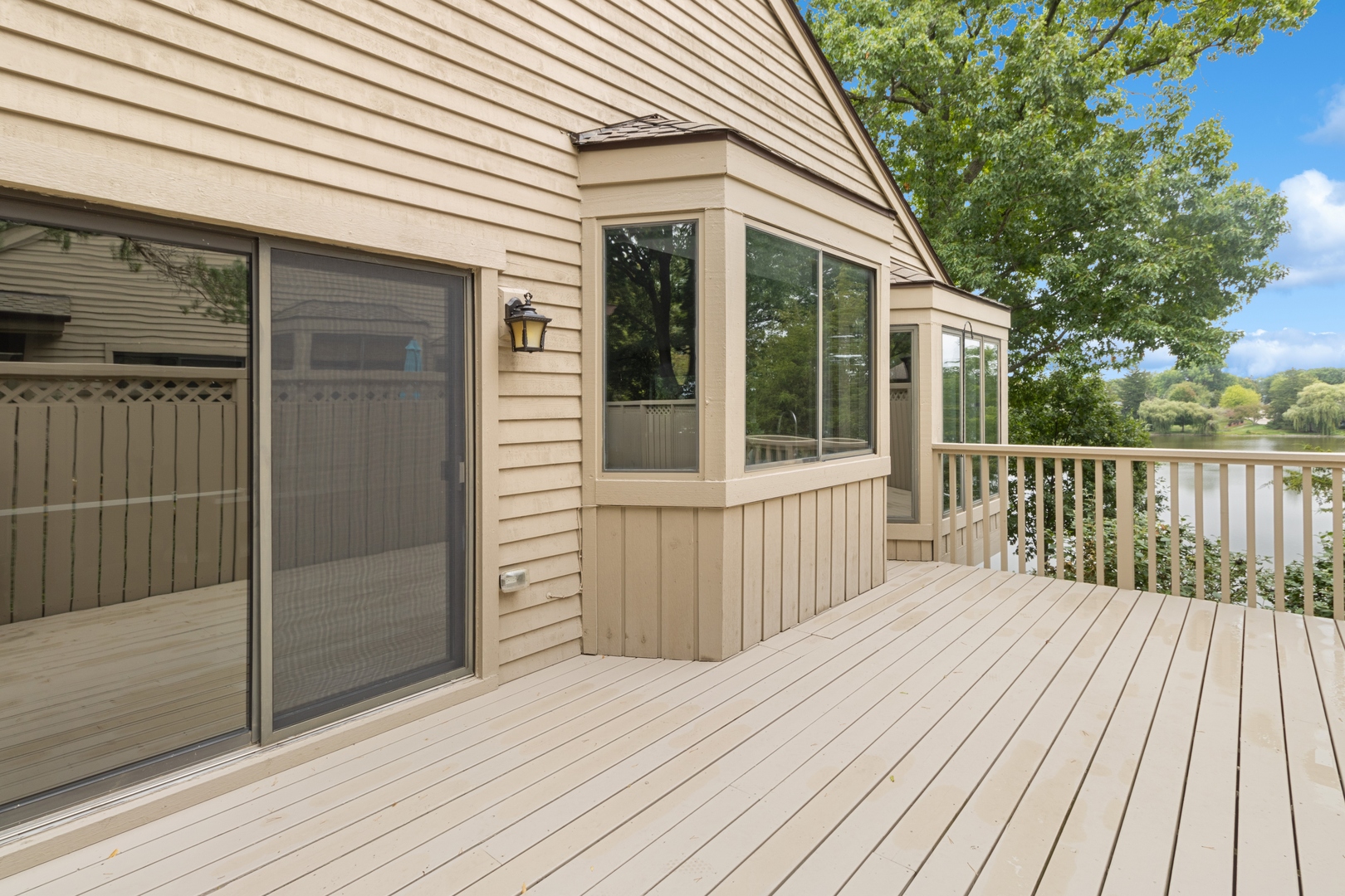 605 Shoreline Road Lake Barrington, IL 60010 - Photo 3 of 43 Gallery Image 3