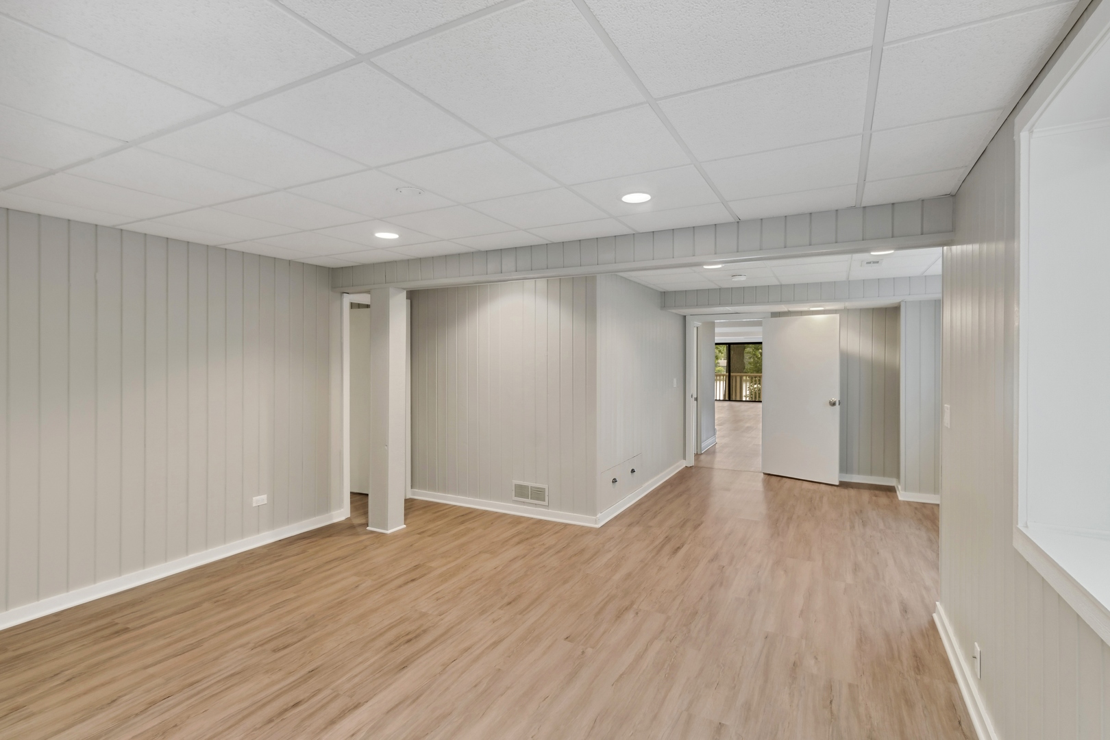 605 Shoreline Road Lake Barrington, IL 60010 - Photo 38 of 43 Gallery Image 38