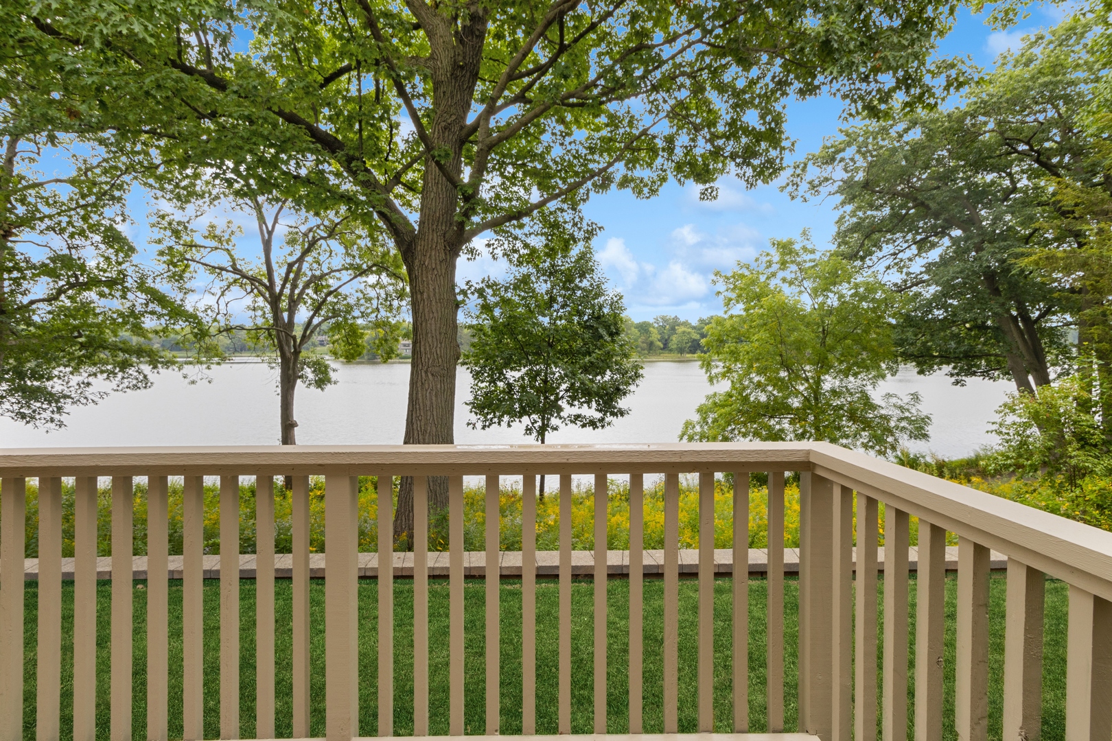 605 Shoreline Road Lake Barrington, IL 60010 - Photo 4 of 43 Gallery Image 4