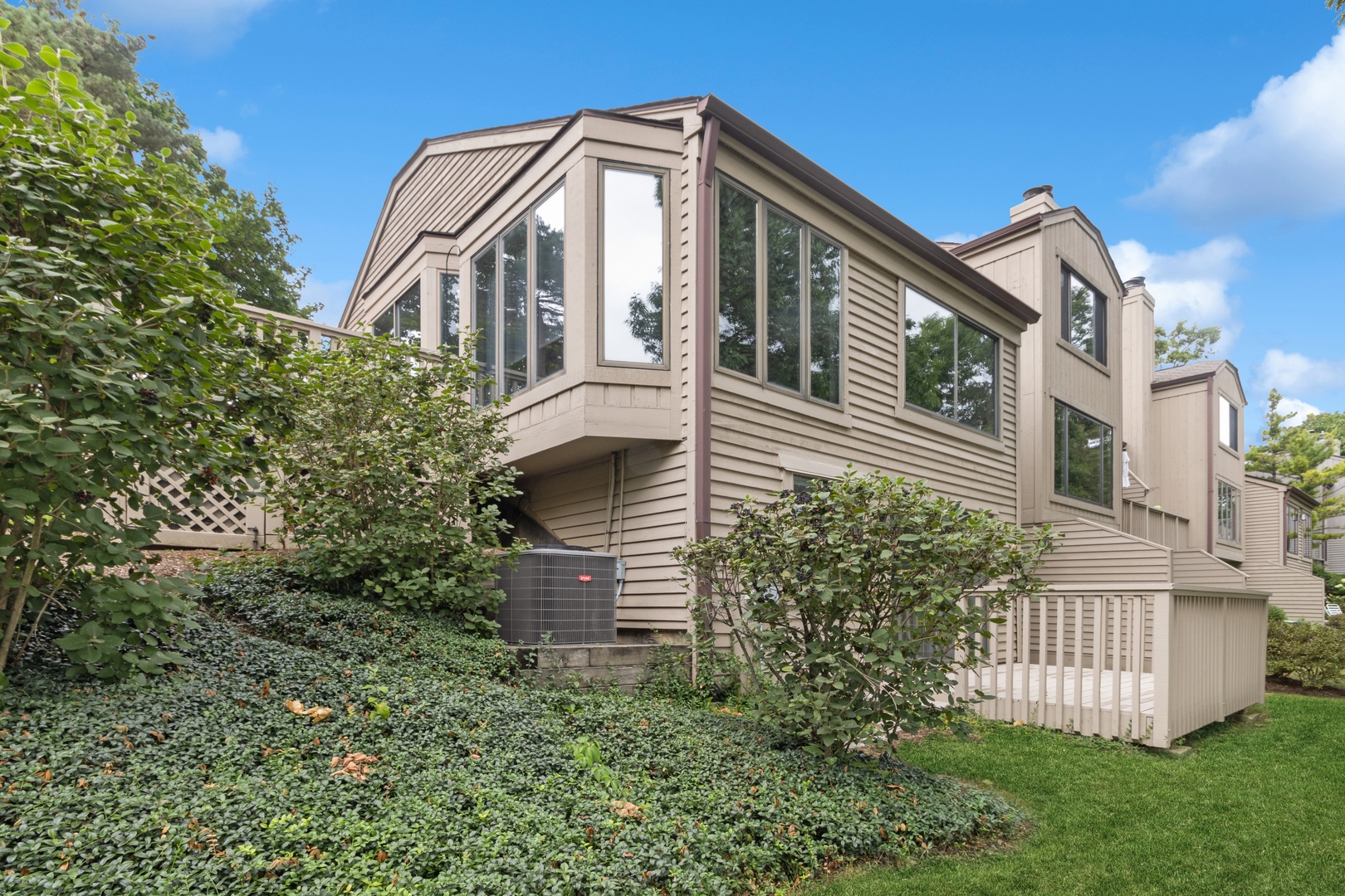 605 Shoreline Road Lake Barrington, IL 60010 - Photo 41 of 43 Gallery Image 41