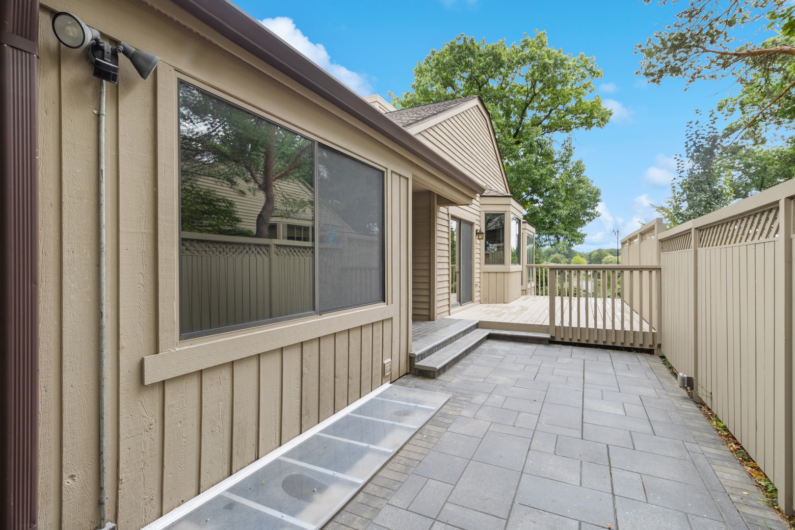 605 Shoreline Road Lake Barrington, IL 60010 - Photo 5 of 43 Gallery Image 5