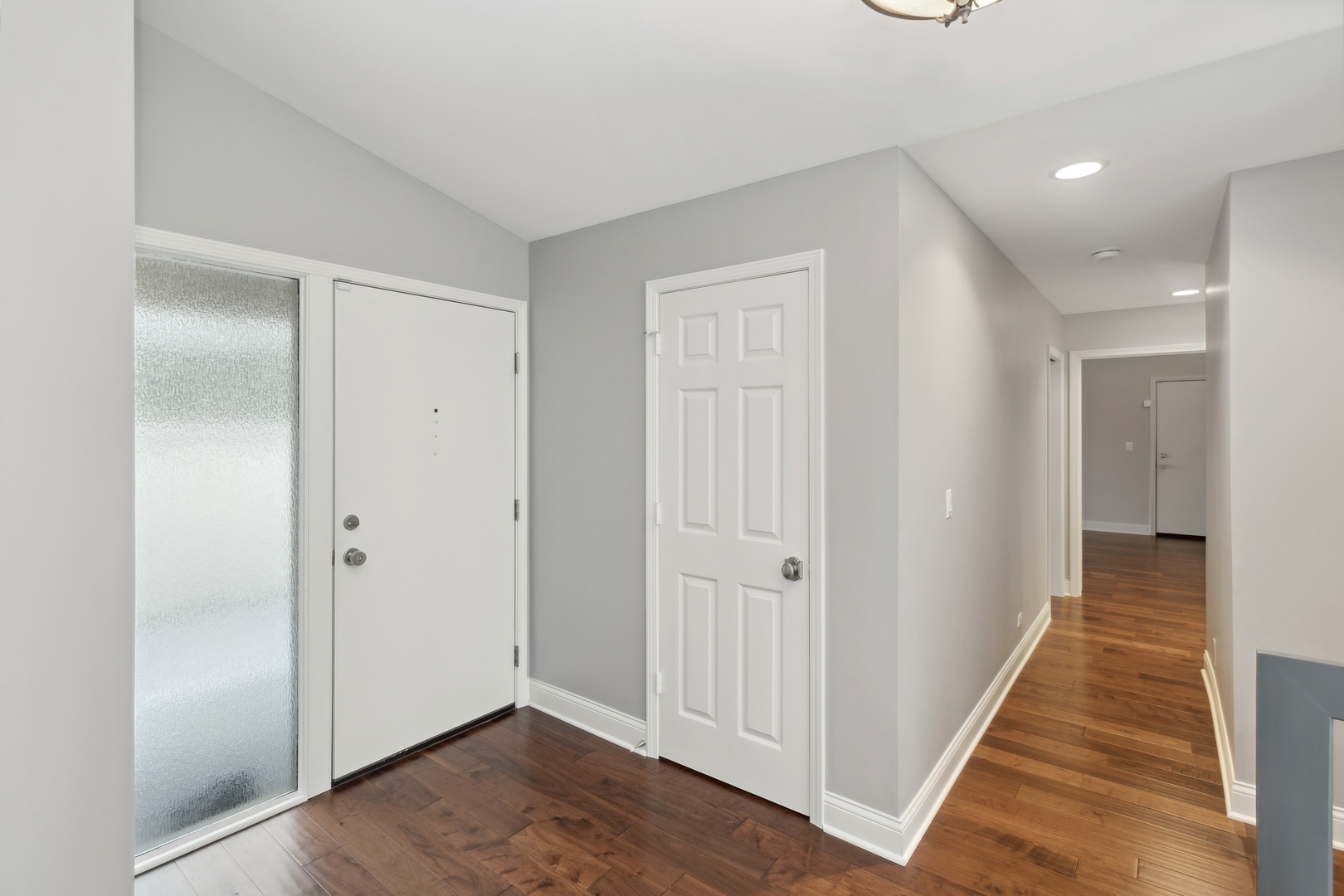 605 Shoreline Road Lake Barrington, IL 60010 - Photo 6 of 43 Gallery Image 6