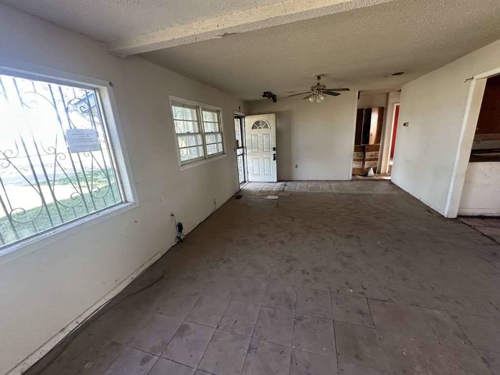 1909 Kokomo Street Plainview, TX 79072 - Photo 4 of 10