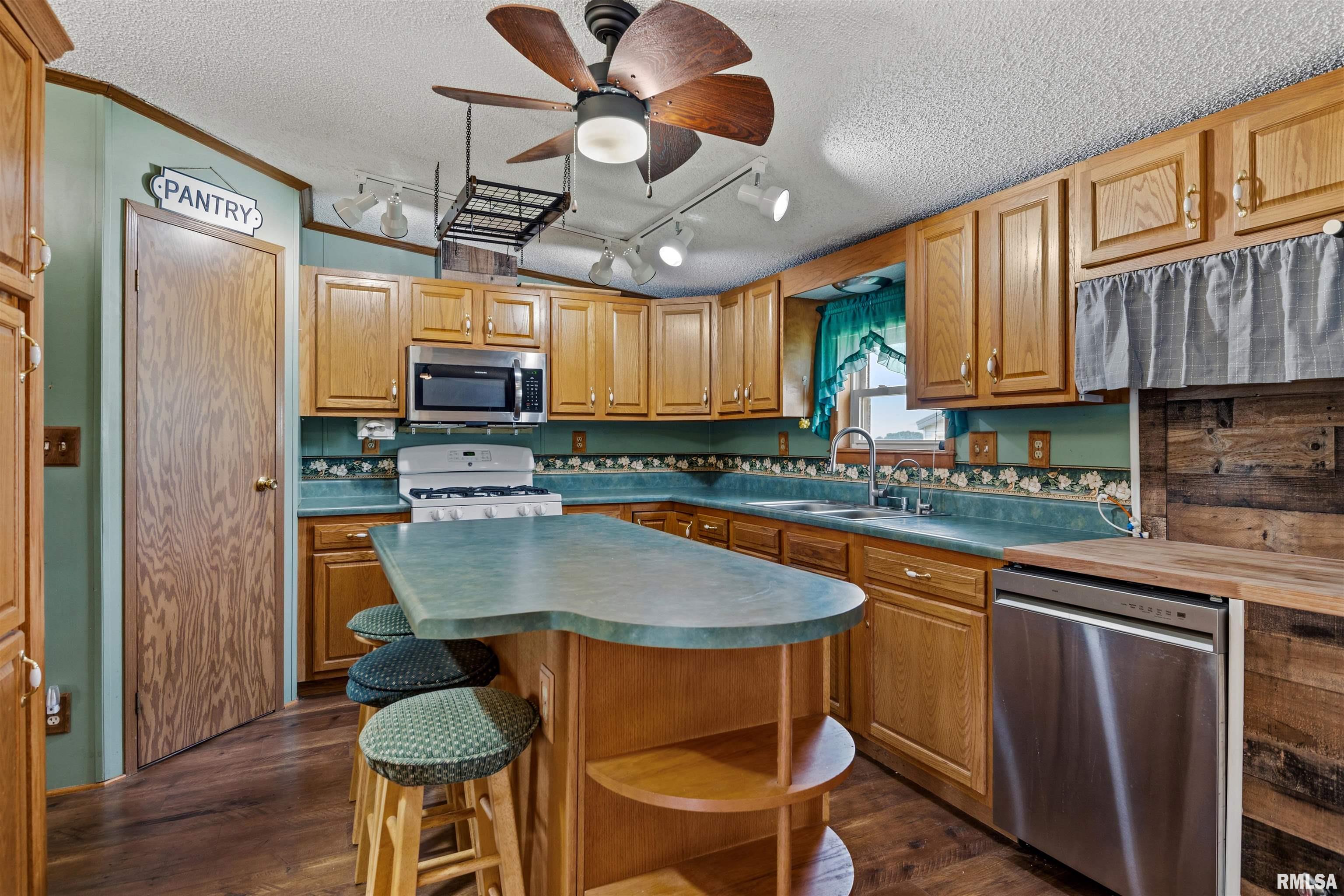 28457 Tutman Road Greenview, IL 62642 - Photo 13 of 46 Gallery Image 13