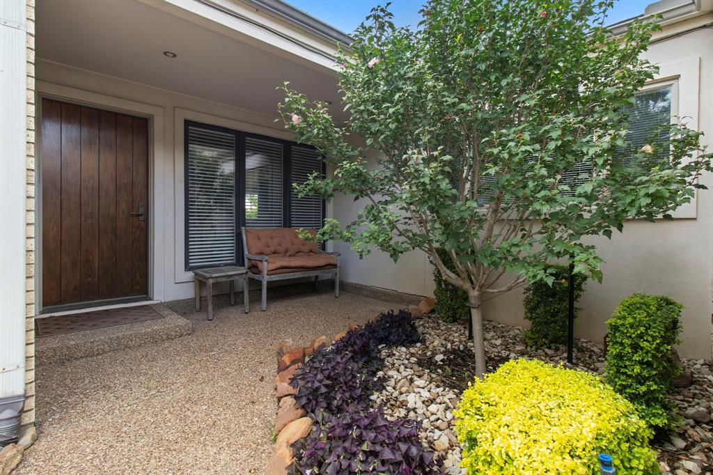 905 Crowley Road Arlington, TX 76012 - Photo 10 of 40