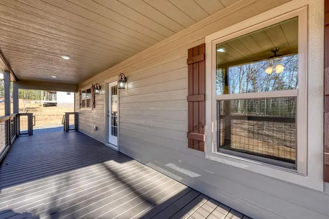 a view of livingroom with furniture
