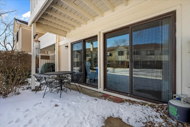 $262,500 | 1052 Southbury Lane, Unit B1, Wheeling, IL 60090