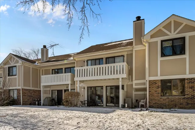 $262,500 | 1052 Southbury Lane, Unit B1, Wheeling, IL 60090