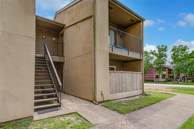 $1,100 | 3300 Pebblebrook Drive, Unit 15, Seabrook, TX 77586
