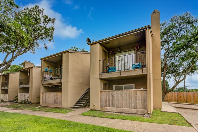 $1,100 | 3300 Pebblebrook Drive, Unit 15, Seabrook, TX 77586
