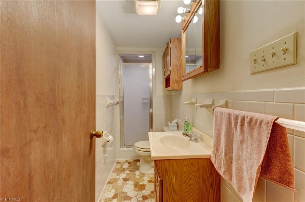 911 Wolf Island Road Reidsville, NC 27320 - Photo 18 of 23 2nd bathroom