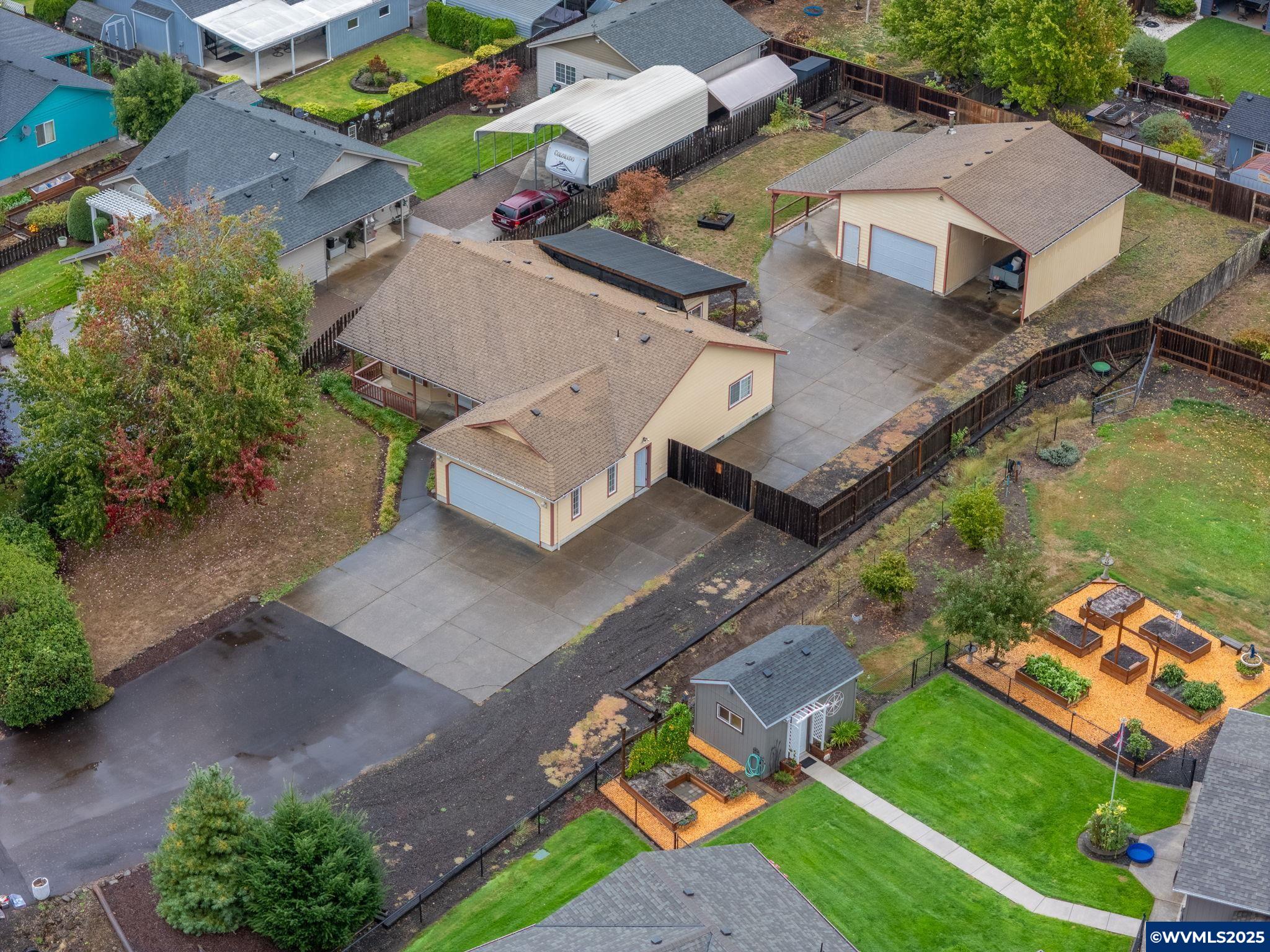 2671 Stoltz Hill Road Lebanon, OR 97355 - Photo 7 of 49 Gallery Image 7
