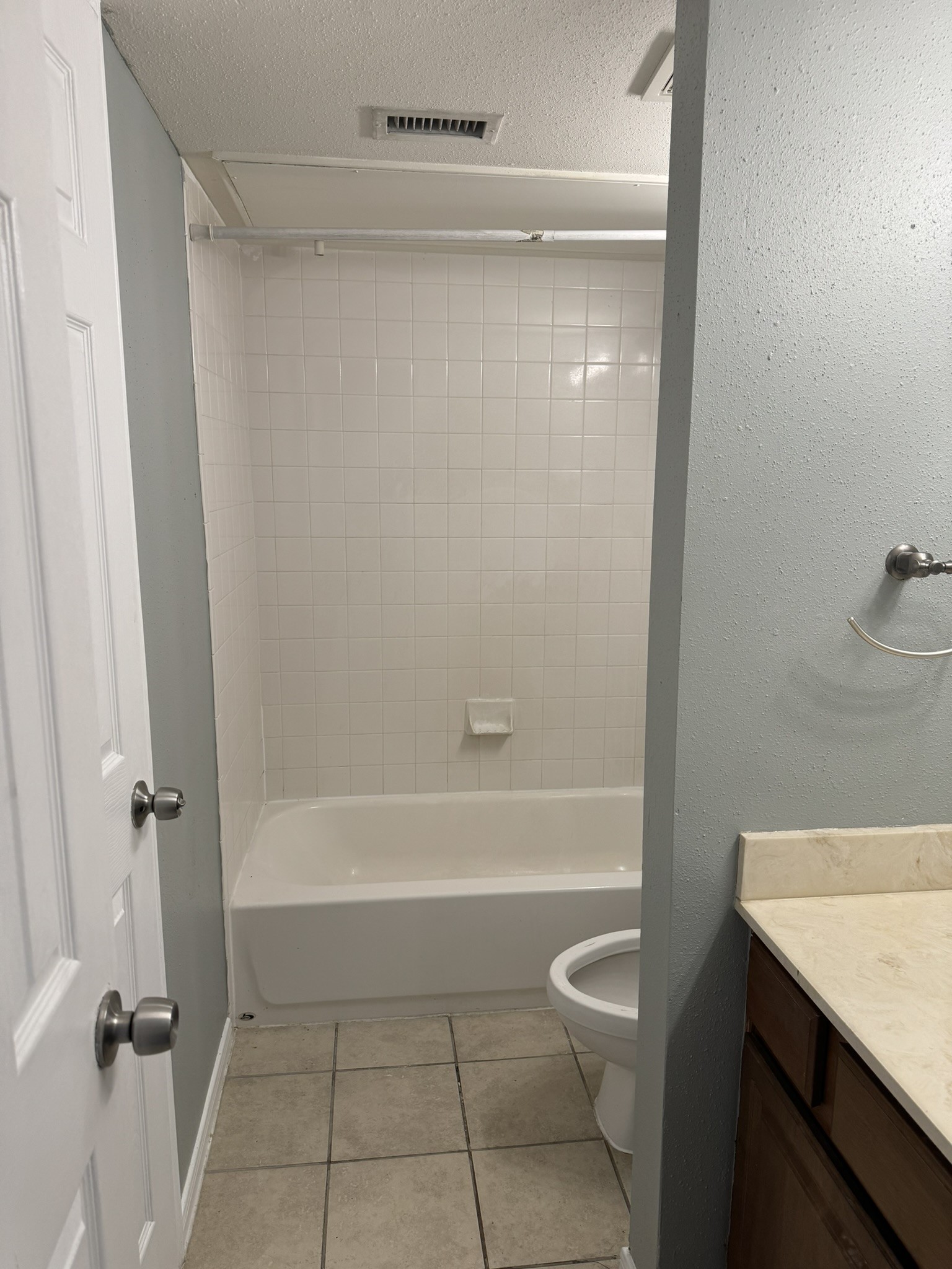 10100 South Gessner Road, Unit 106 Houston, TX 77071 - Photo 11 of 12 Bathroom
