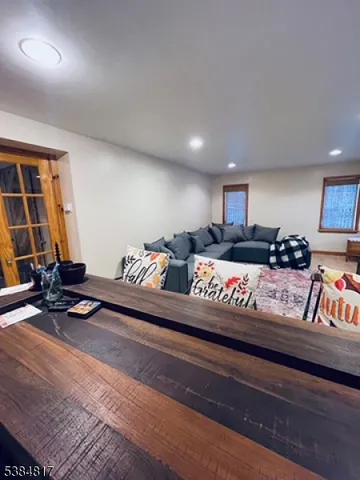 a view of a livingroom with furniture