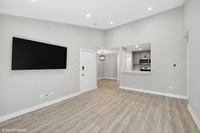 $1,900 | 47 Orchard Terrace, Unit 8, Lombard, IL 60148