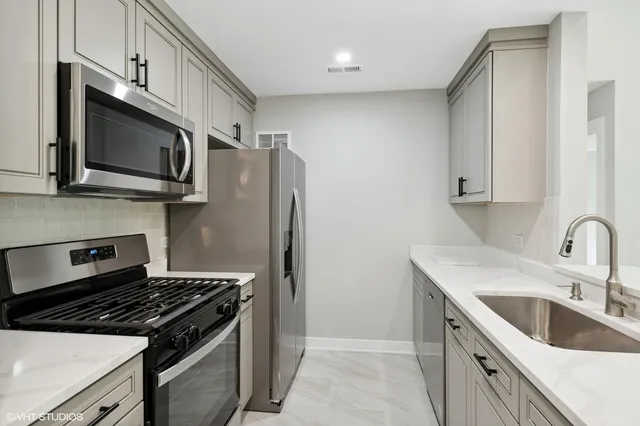 $1,900 | 47 Orchard Terrace, Unit 8, Lombard, IL 60148