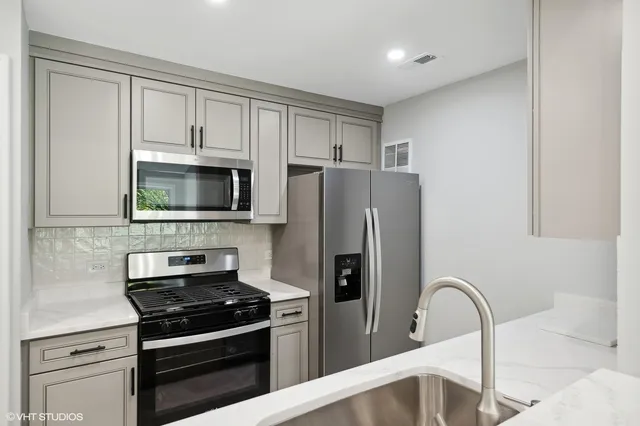 $1,900 | 47 Orchard Terrace, Unit 8, Lombard, IL 60148