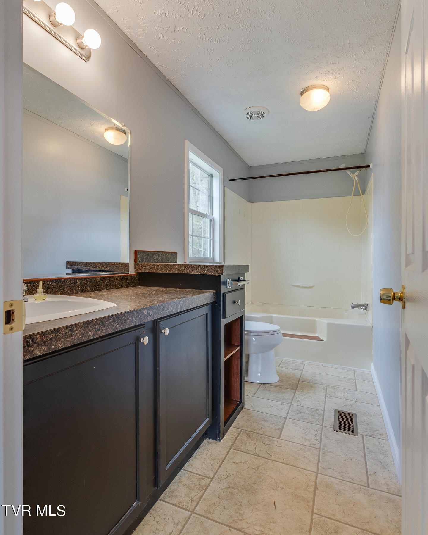 14227 Hunters Valley W Road Duffield, VA 24244 - Photo 13 of 40 013