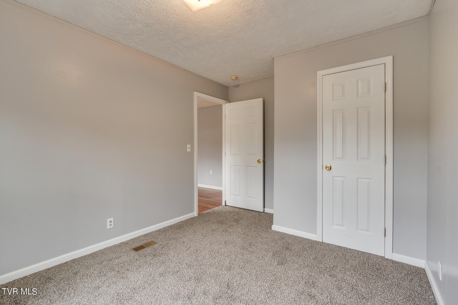 14227 Hunters Valley W Road Duffield, VA 24244 - Photo 14 of 40 016