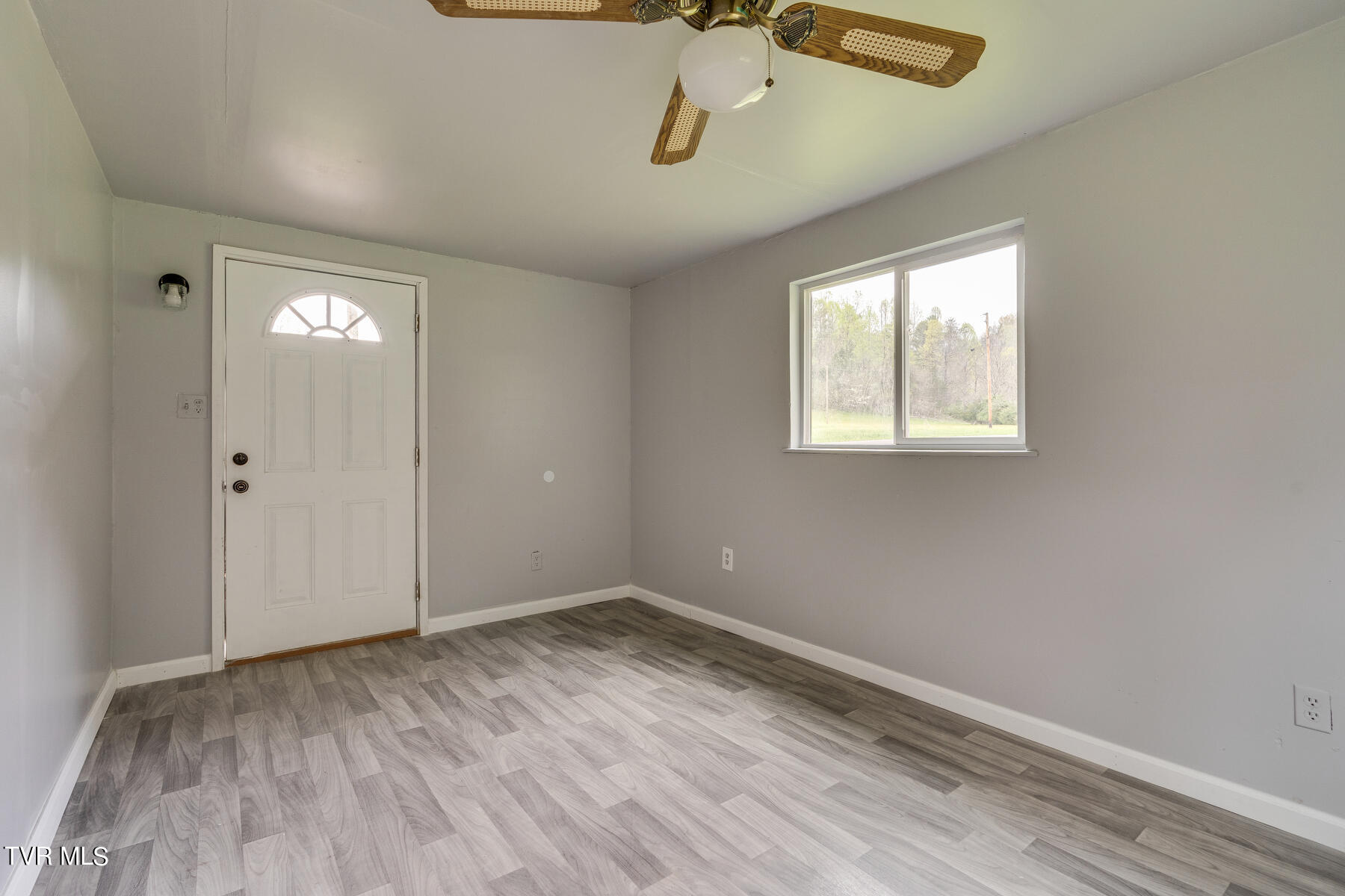 14227 Hunters Valley W Road Duffield, VA 24244 - Photo 23 of 40 024