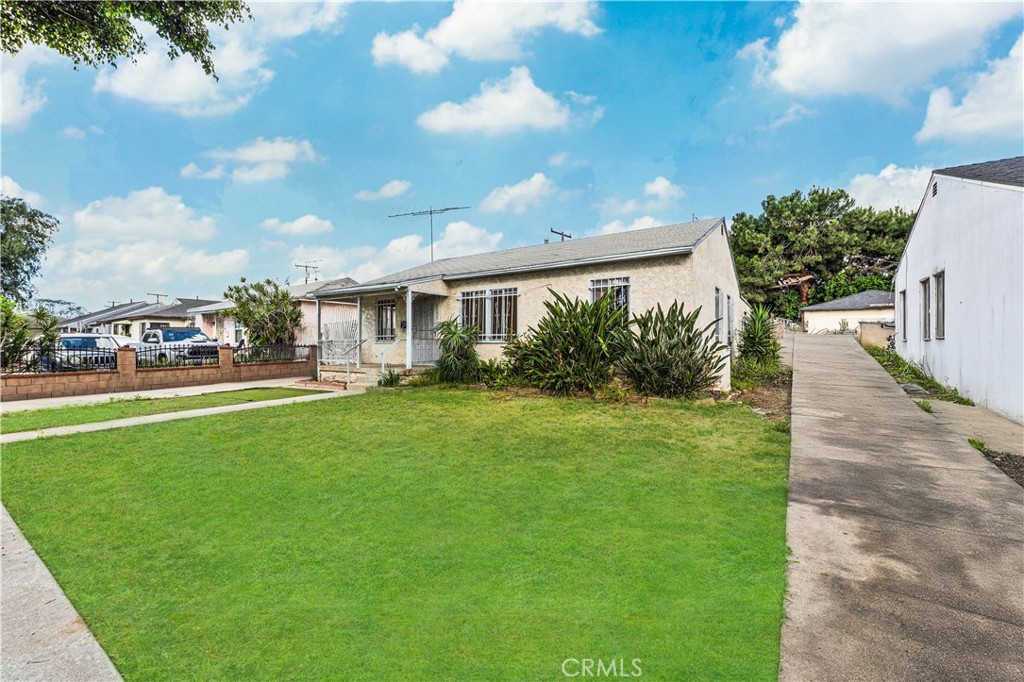 3729 Easy Long Beach, CA 90810 - Photo 15 of 37