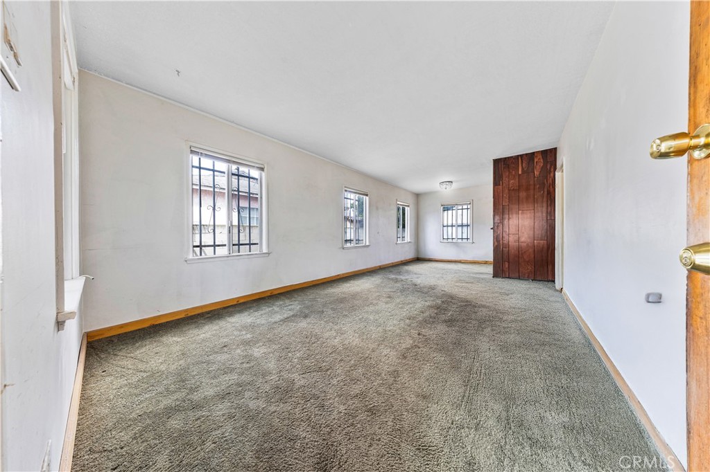 3729 Easy Long Beach, CA 90810 - Photo 17 of 37