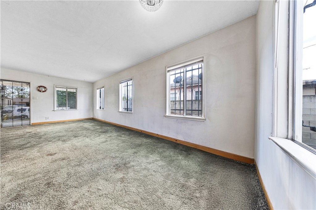 3729 Easy Long Beach, CA 90810 - Photo 19 of 37