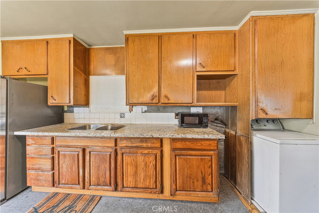 3729 Easy Long Beach, CA 90810 - Photo 24 of 37