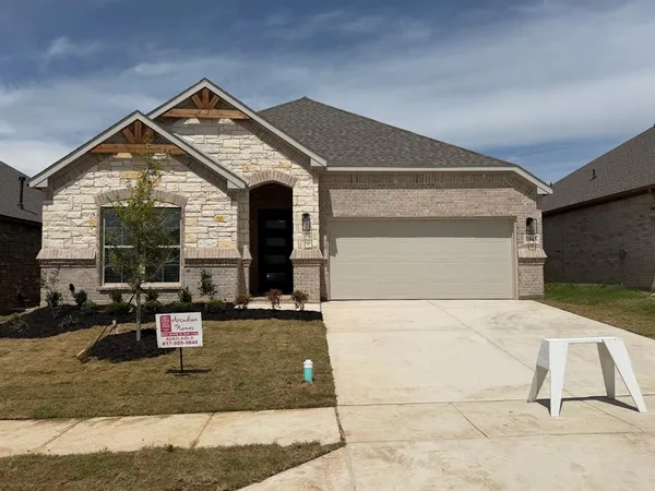 $349,500 | 1045 Nighthawk Trail, Alvarado, TX 76009